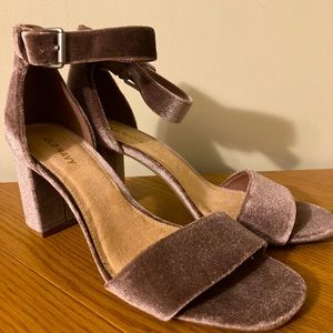 Pair of Old Navy Heeled Size 7 Sandals